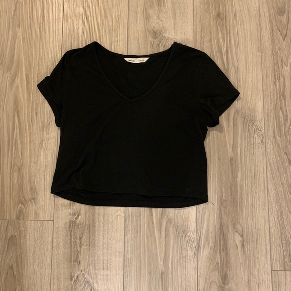 2 crop tops: black & striped - Picture 1 of 2